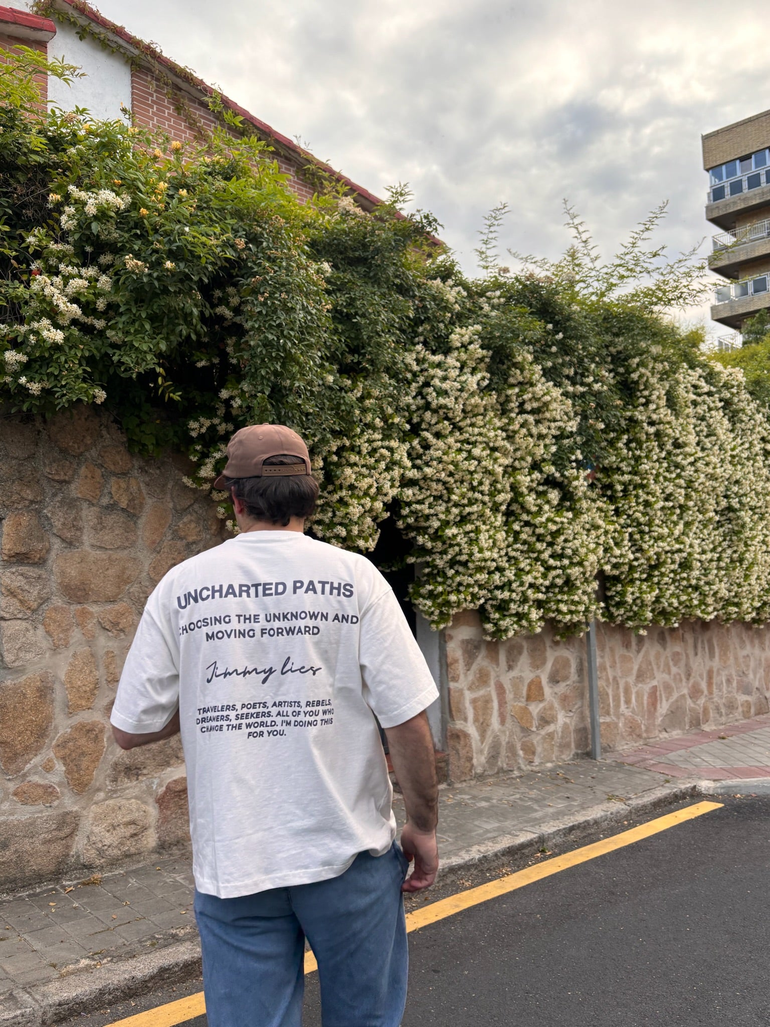 UNCHARTED WHITE TEE